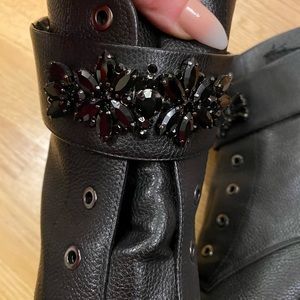 karl lagerfeld paris textured side zip booties